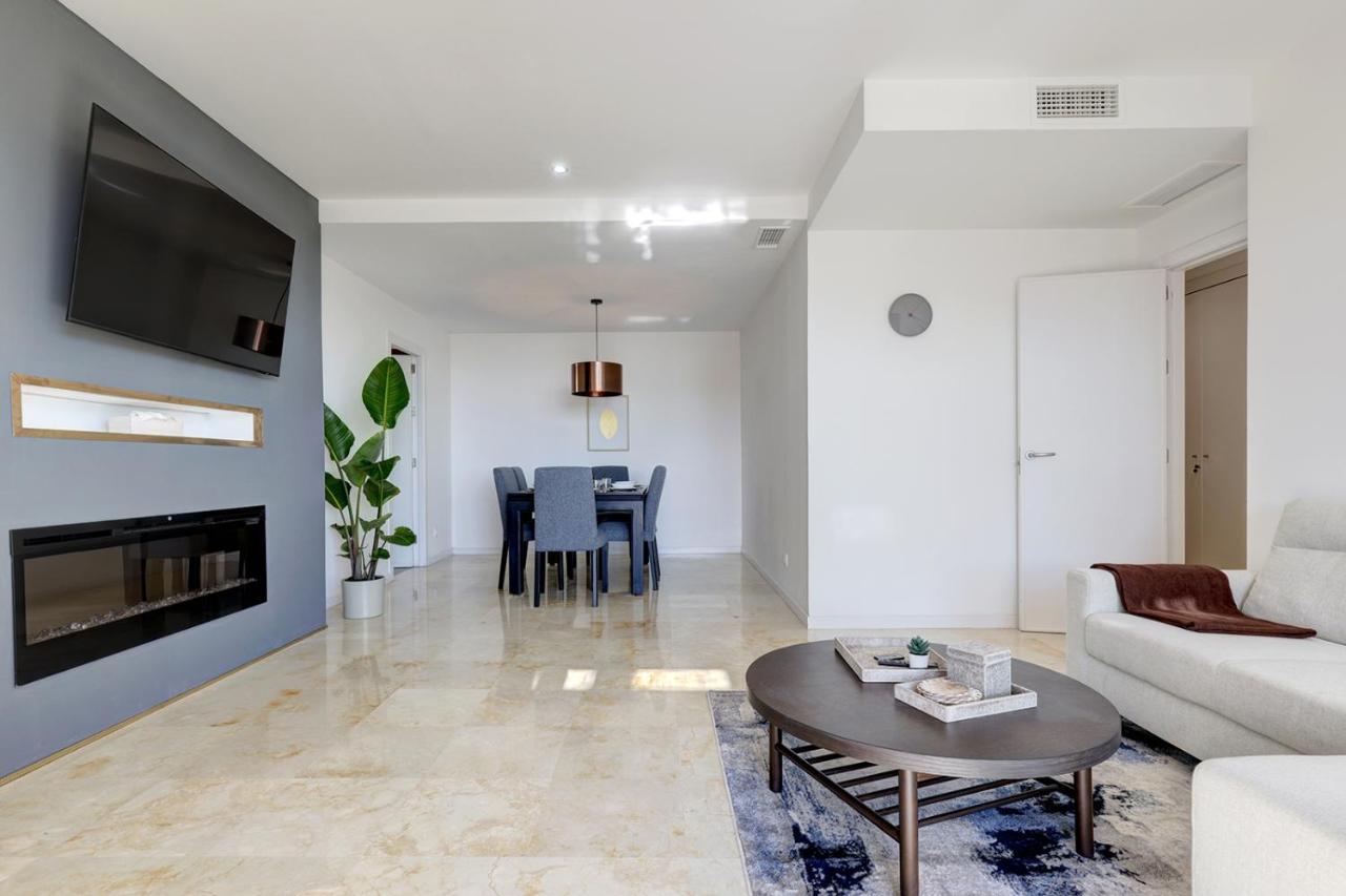 Modern, Elite Hillside W/sea & Mountain Views *