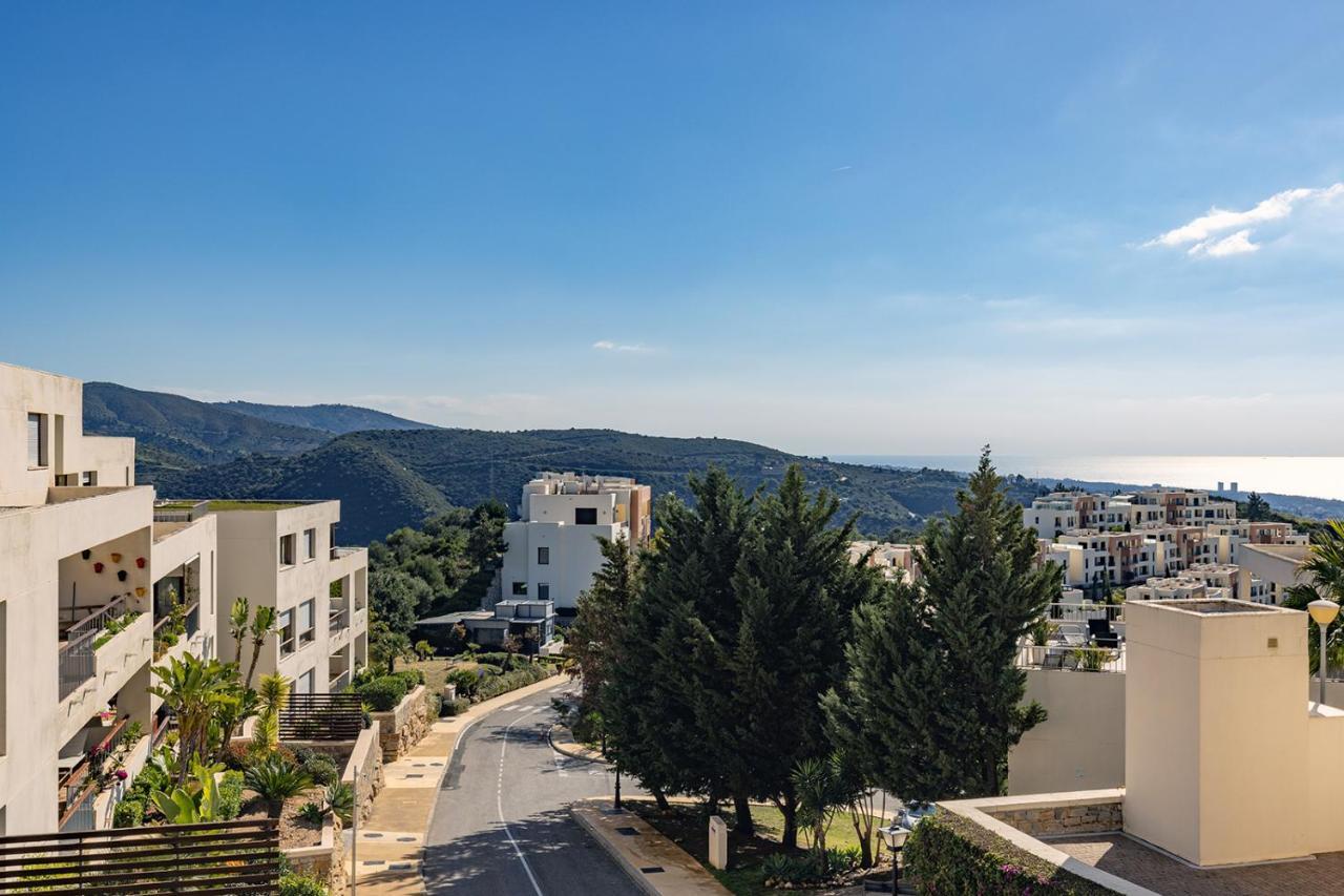 Modern, Elite Hillside W/sea & Mountain Views