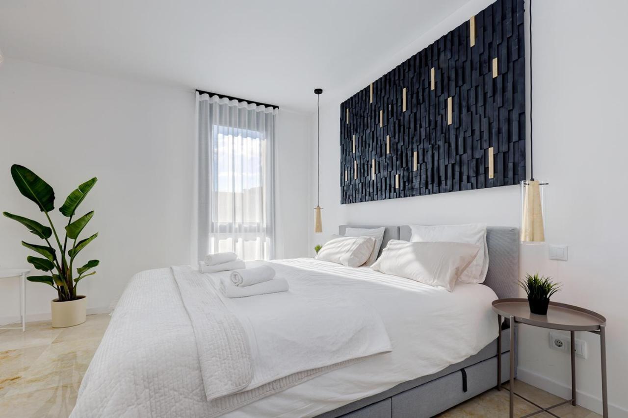 Apartemen Modern, Elite Hillside W/sea & Mountain Views Marbella