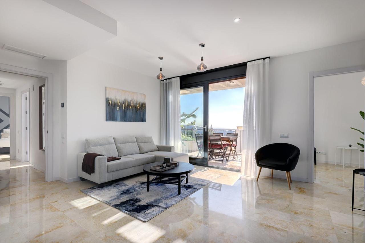 Modern, Elite Hillside W/sea & Mountain Views Apartment *