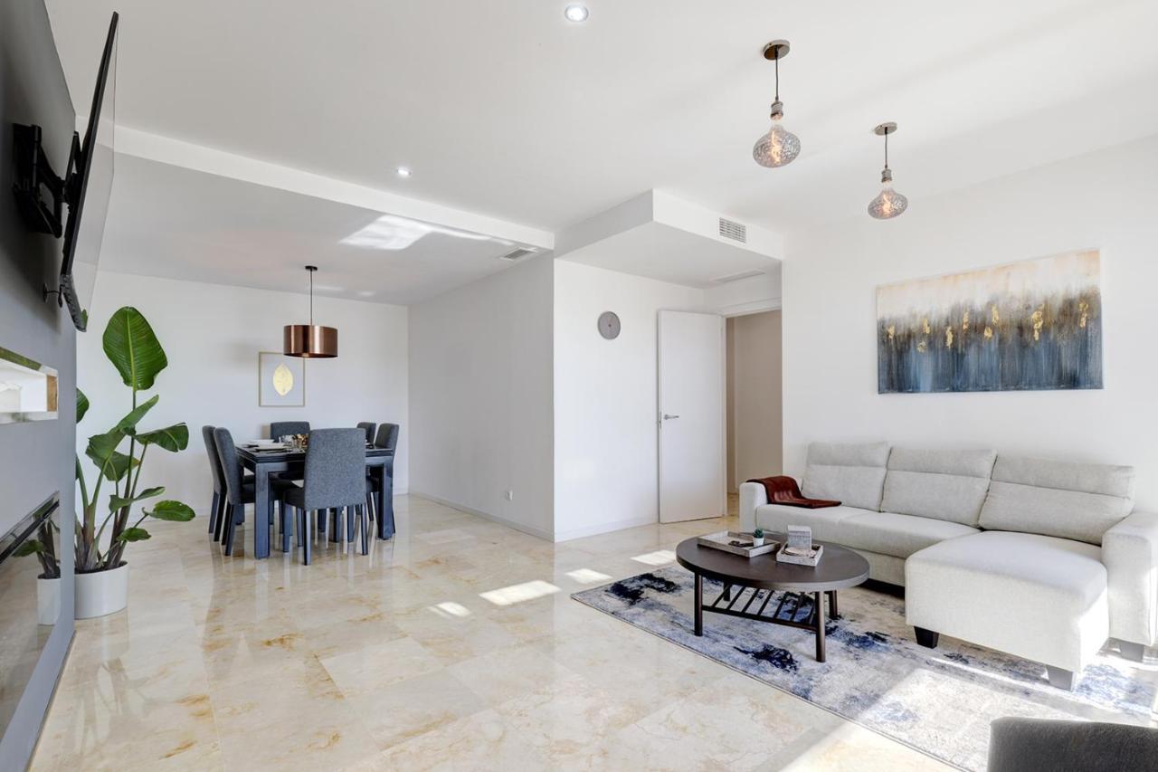 Modern, Elite Hillside W/sea & Mountain Views Apartment *