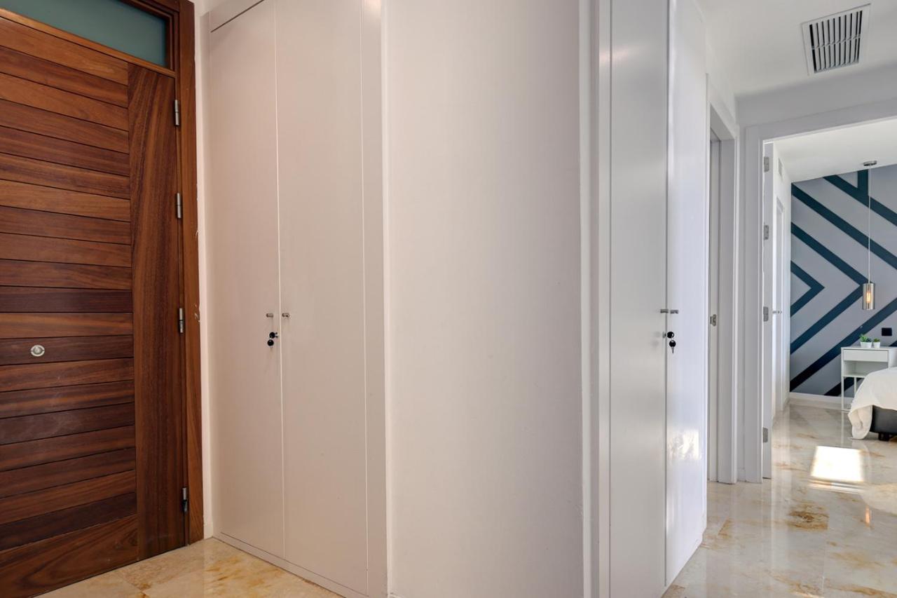 Modern, Elite Hillside W/sea & Mountain Views Apartemen *