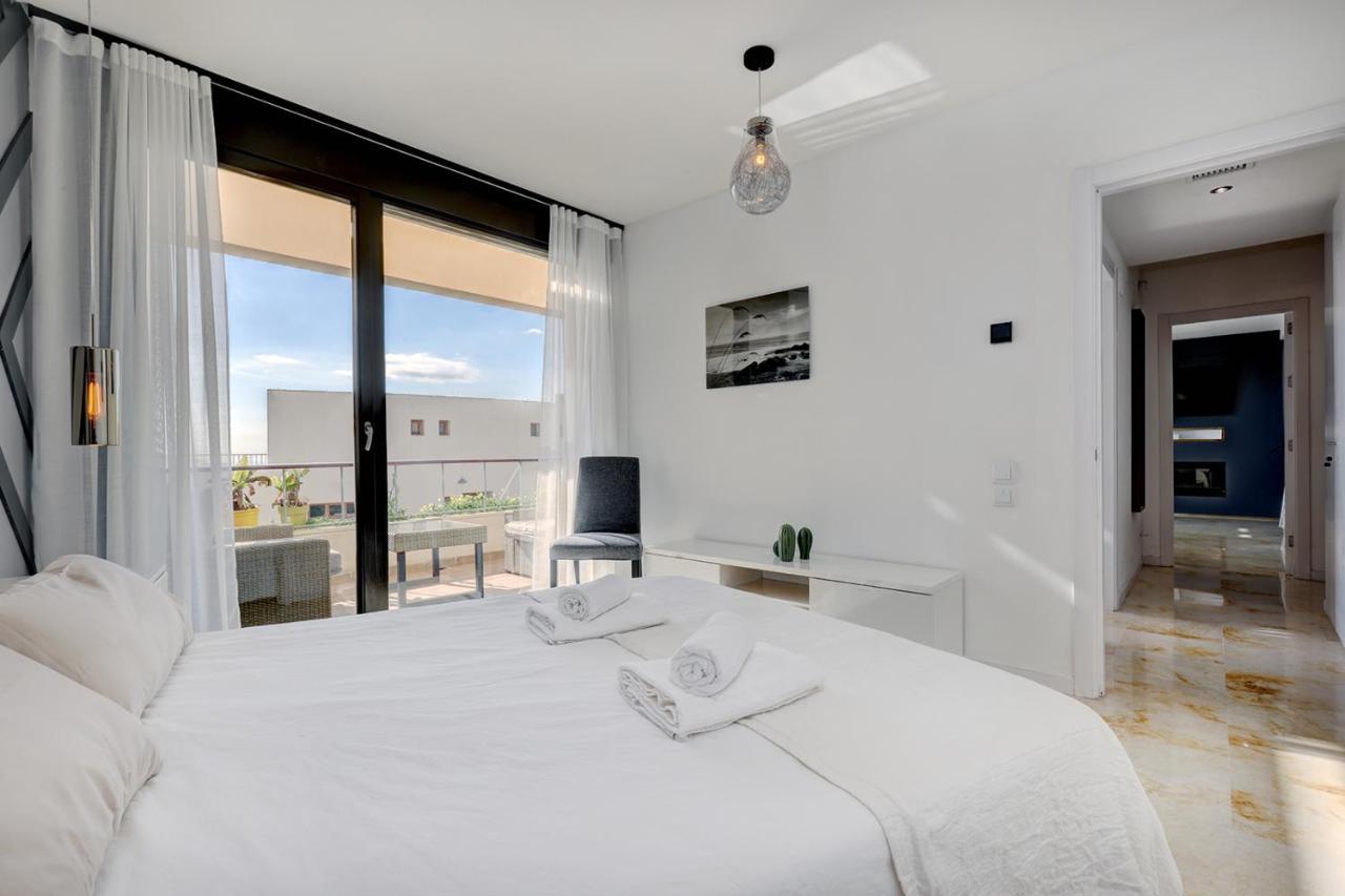 Modern, Elite Hillside W/sea & Mountain Views Apartment *