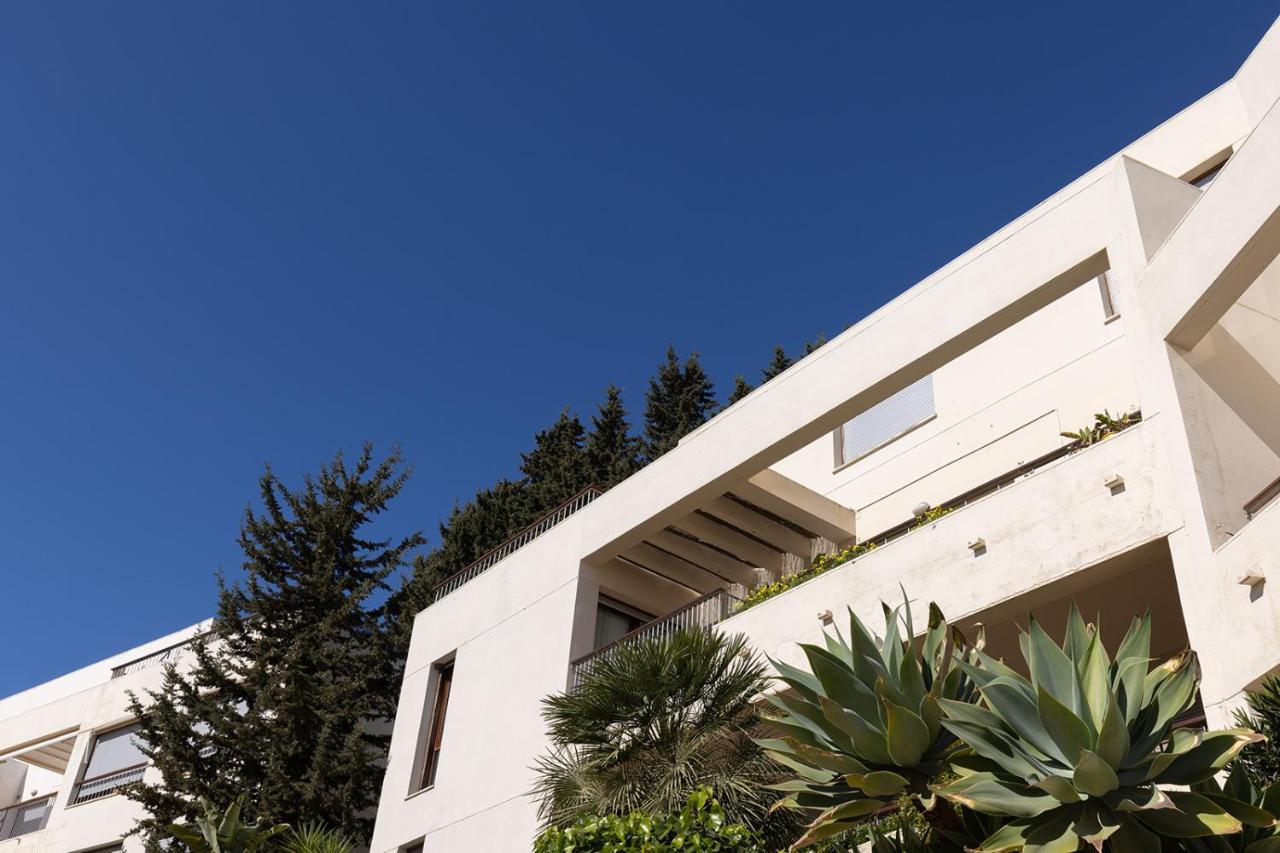 Modern, Elite Hillside W/sea & Mountain Views *
