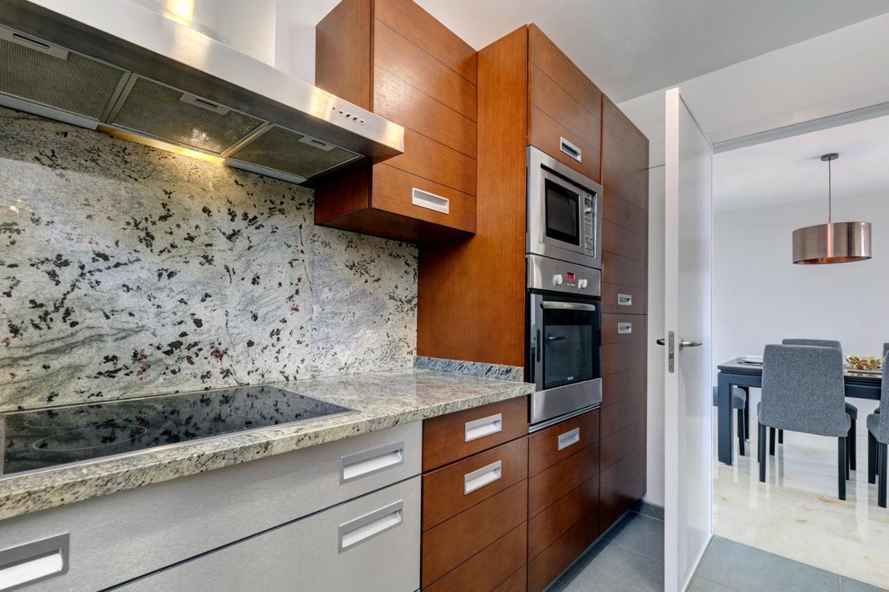 Apartment Modern, Elite Hillside W/sea & Mountain Views