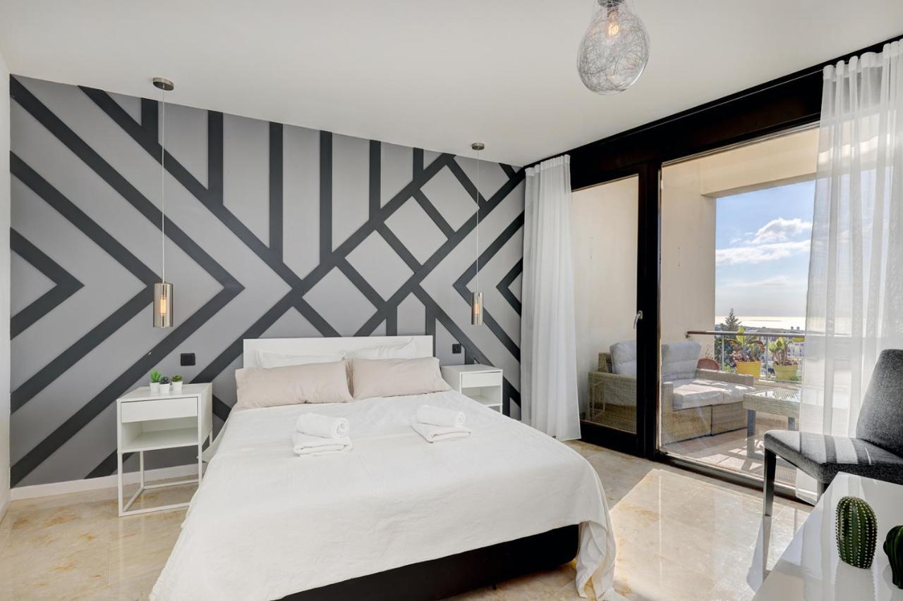 Modern, Elite Hillside W/sea & Mountain Views Apartment *