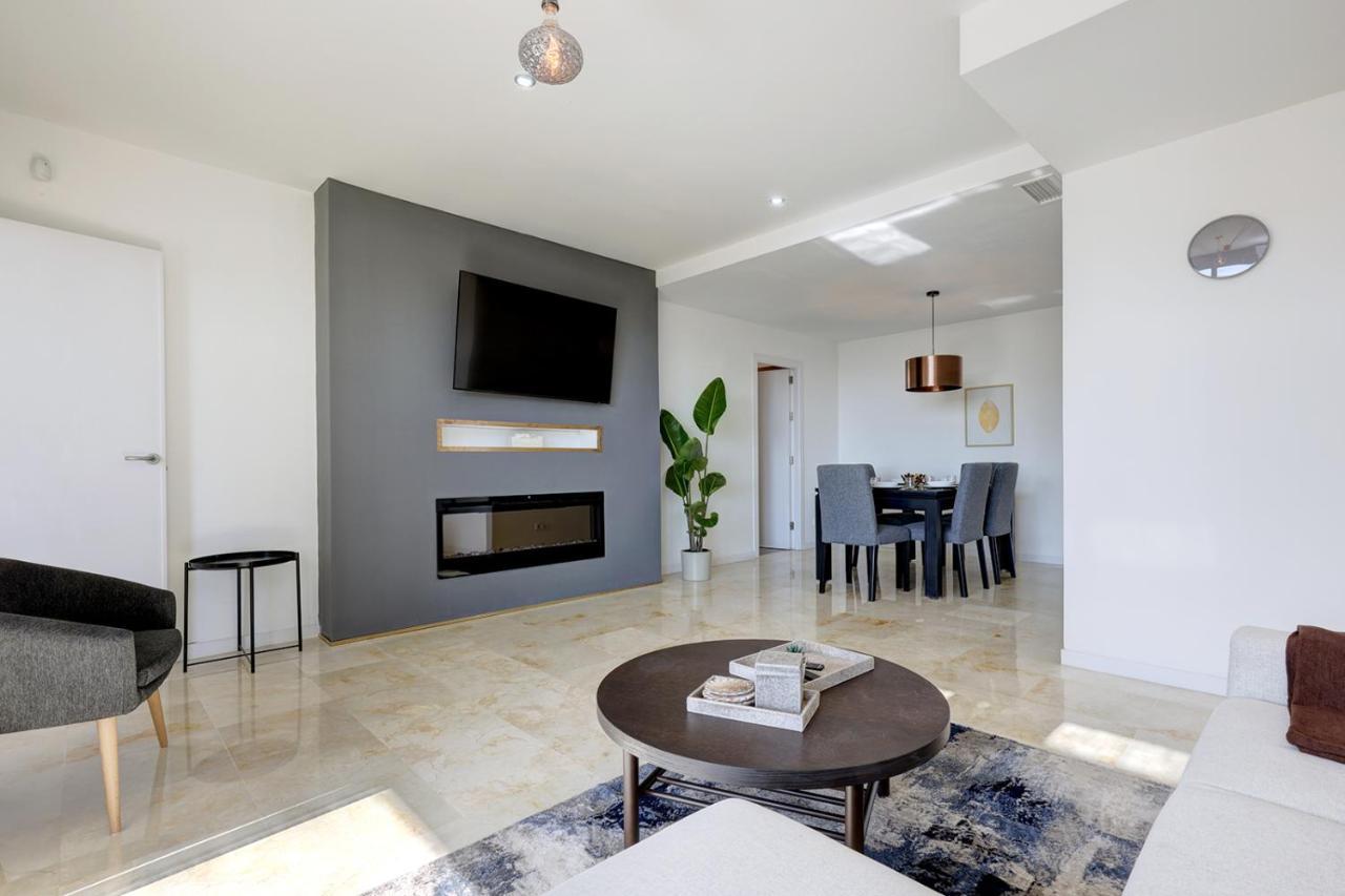 Apartment Modern, Elite Hillside W/sea & Mountain Views