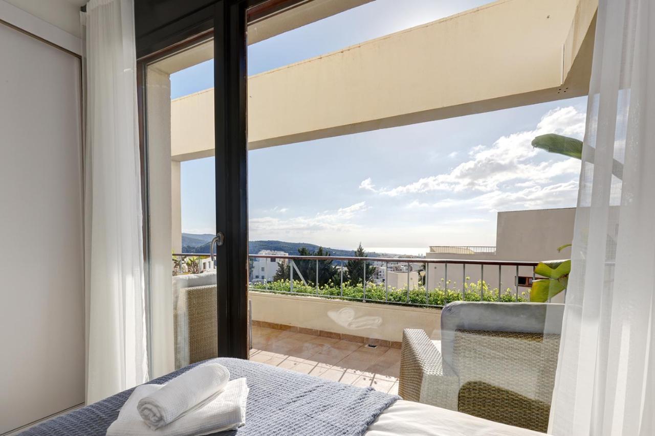Modern, Elite Hillside W/sea & Mountain Views